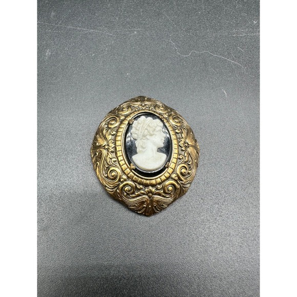 1930s Cameo Dress Clip Ornate Gold Tone Frame with Molded Bust Profile - Picture 1 of 6